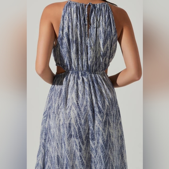 Astr the Label Cutout Halter Abstract Print Maxi Special Occasion Dress. - Picture 4 of 13